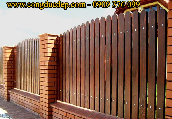 Hàng rào gỗ đơn giản